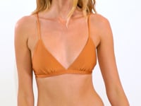 Laad en speel video af in Gallery-viewer, Video: Rio De Sol Bottom Bottom Shimmer-Nocciola Essential-Comfy
