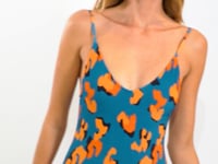 Laad en speel video af in Gallery-viewer, Video: Rio De Sol One-Piece Luma Hype
