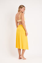 Laad de afbeelding in de Gallery-viewer, Model Back: Rio De Sol Beach Skirt Bio-Luz-Solar Long Skirt Knot
