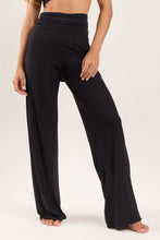 Laad de afbeelding in de Gallery-viewer, Gallery: Rio De Sol Beach Trousers Black Pants Knot
