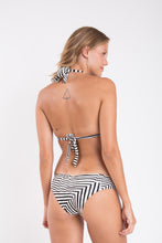 Laad de afbeelding in de Gallery-viewer, Model Back: Rio De Sol Bottom Bottom Collage Mel
