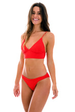 Laad de afbeelding in de Gallery-viewer, Model Front: Rio De Sol Bottom Bottom Cotele-Tomate Comfy
