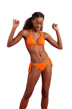 Laad de afbeelding in de Gallery-viewer, Model Front: Rio De Sol Bottom Bottom Dots-Orange Italy
