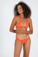 Laad de afbeelding in de Gallery-viewer, Model Front: Rio De Sol Bottom Bottom Light-Peach Mel
