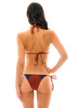 Laad de afbeelding in de Gallery-viewer, Model Back: Rio De Sol Bottom Bottom Liquor Recorte Tri
