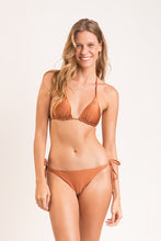 Laad de afbeelding in de Gallery-viewer, Model Front: Rio De Sol Bottom Bottom Nocciola Ibiza
