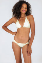 Laad de afbeelding in de Gallery-viewer, Model Front: Rio De Sol Bottom Bottom Off-White Mel

