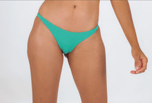 Laad de afbeelding in de Gallery-viewer, Model Front: Rio De Sol Bottom Bottom Opal Leblon-Fio

