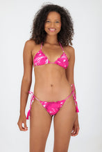 Laad de afbeelding in de Gallery-viewer, Model Front: Rio De Sol Bottom Bottom Pink-Palms Frufru
