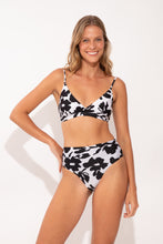 Laad de afbeelding in de Gallery-viewer, Image 05: Rio De Sol Bottom Bottom Poppy Hotpants
