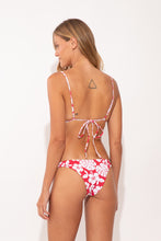 Laad de afbeelding in de Gallery-viewer, Model Back: Rio De Sol Bottom Bottom Pua-Hibiscus Leblon
