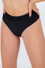 Laad de afbeelding in de Gallery-viewer, Gallery: Rio De Sol Bottom Bottom Shimmer-Black Hotpants
