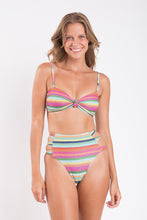 Laad de afbeelding in de Gallery-viewer, Model Front: Rio De Sol Bottom Bottom Supercolor Highwaist-Spin
