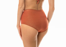 Laad de afbeelding in de Gallery-viewer, Image 03: Rio De Sol Bottom Calcinha Radiante Canela Hot Pant
