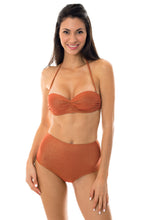 Laad de afbeelding in de Gallery-viewer, Image 05: Rio De Sol Bottom Calcinha Radiante Canela Hot Pant
