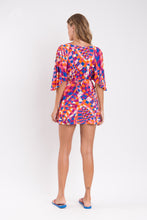 Laad de afbeelding in de Gallery-viewer, Model Back: Rio De Sol Mini Dress Funny Mini Dress
