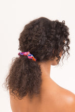 Laad de afbeelding in de Gallery-viewer, Model Front: Rio De Sol Hair Accessory Funny Scrunchie
