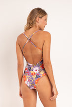 Laad de afbeelding in de Gallery-viewer, Model Back: Rio De Sol One-Piece Garden-Flower Julia
