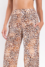 Laad de afbeelding in de Gallery-viewer, Image 07: Rio De Sol Beach Trousers Leopard Wide Pants
