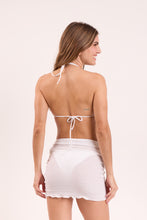 Laad de afbeelding in de Gallery-viewer, Model Back: Rio De Sol Beach Skirt Memphis-White Mini Skirt Ruched
