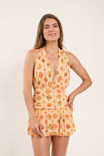 Laad de afbeelding in de Gallery-viewer, Model Front: Rio De Sol Mini Dress Mosaico Low Cut Dress
