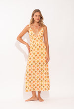 Laad de afbeelding in de Gallery-viewer, Model Front: Rio De Sol Beach Dresses Mosaico Saida Yara
