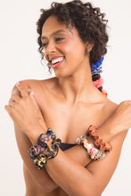 Laad de afbeelding in de Gallery-viewer, Image 03: Rio De Sol Hair Accessory Nocciola Scrunchie
