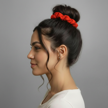 Laad de afbeelding in de Gallery-viewer, Image 03: Rio De Sol Hair Accessory Rouge Scrunchie
