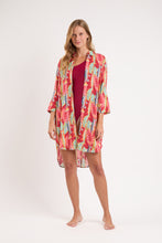 Laad de afbeelding in de Gallery-viewer, Model Front: Rio De Sol Shirtdress Sea-Bloom Chemise Gabriele
