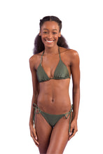 Laad de afbeelding in de Gallery-viewer, Model Front: Rio De Sol Set Set Croco Tri-Inv Cheeky-Tie
