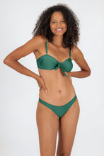 Laad de afbeelding in de Gallery-viewer, Model Front: Rio De Sol Set Set Palace Bandeau-No Essential
