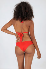 Laad de afbeelding in de Gallery-viewer, Model Back: Rio De Sol Set Set Rouge Mel
