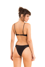 Laad de afbeelding in de Gallery-viewer, Model Back: Rio De Sol Set Set Shimmer-Black Bandeau-Joy Essential

