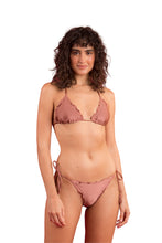 Laad de afbeelding in de Gallery-viewer, Model Front: Rio De Sol Set Set Shimmer-Copper Frufru
