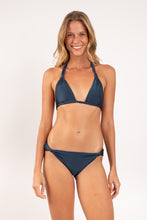 Laad de afbeelding in de Gallery-viewer, Model Front: Rio De Sol Set Set Shimmer-Shark Mel
