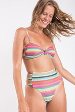 Laad de afbeelding in de Gallery-viewer, Image 06: Rio De Sol Set Set Supercolor Bandeau-Joy Highwaist-Spin
