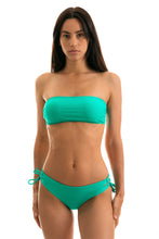 Laad de afbeelding in de Gallery-viewer, Model Front: Rio De Sol Top Top Bahamas Reto
