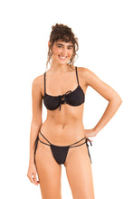 Laad de afbeelding in de Gallery-viewer, Model Front: Rio De Sol Top Top Dots-Black Balconet-Tie
