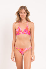 Laad de afbeelding in de Gallery-viewer, Model Front: Rio De Sol Top Top Joyful Tri-Cos

