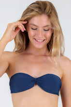 Laad de afbeelding in de Gallery-viewer, Gallery: Rio De Sol Top Top Navy Twist
