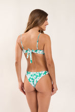 Laad de afbeelding in de Gallery-viewer, Model Back: Rio De Sol Top Top Pua-Valley Coral
