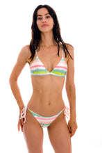 Laad de afbeelding in de Gallery-viewer, Model Front: Rio De Sol Top Top Revelry Tri-Fixo
