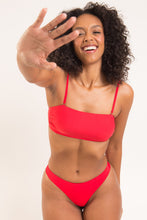 Laad de afbeelding in de Gallery-viewer, Image 10: Rio De Sol Top Top Rouge Bandeau-Reto
