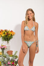 Laad de afbeelding in de Gallery-viewer, Model Front: Rio De Sol Top Top Tiny-Garden Frufru
