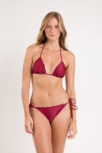 Laad de afbeelding in de Gallery-viewer, Model Front: Rio De Sol Top Top Touch-Carmim Frufru
