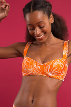 Laad de afbeelding in de Gallery-viewer, Image 09: Rio De Sol Top Top Trail-Orange Amelia
