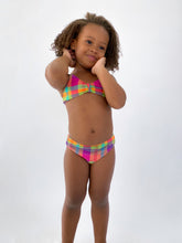 Laad de afbeelding in de Gallery-viewer, Model Front: Rio De Sol Girl&#39;s Two-Piece Tulip-Garden Kids
