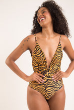Laad de afbeelding in de Gallery-viewer, Image 06: Rio De Sol One-Piece Wild-Orange New Vegas

