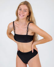 Laad de afbeelding in de Gallery-viewer, Set Shimmer-zwarte bandeau-reto hotpants
