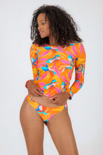 Laad de afbeelding in de Gallery-viewer, Top Orange-Bloom Rash-Guard

